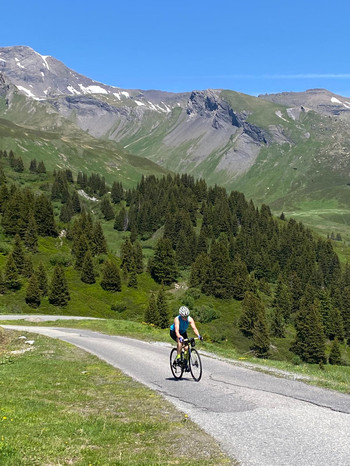 Rennradfahrerin in den Schlusskehren zur Grossen Scheidegg, Berner Oberland