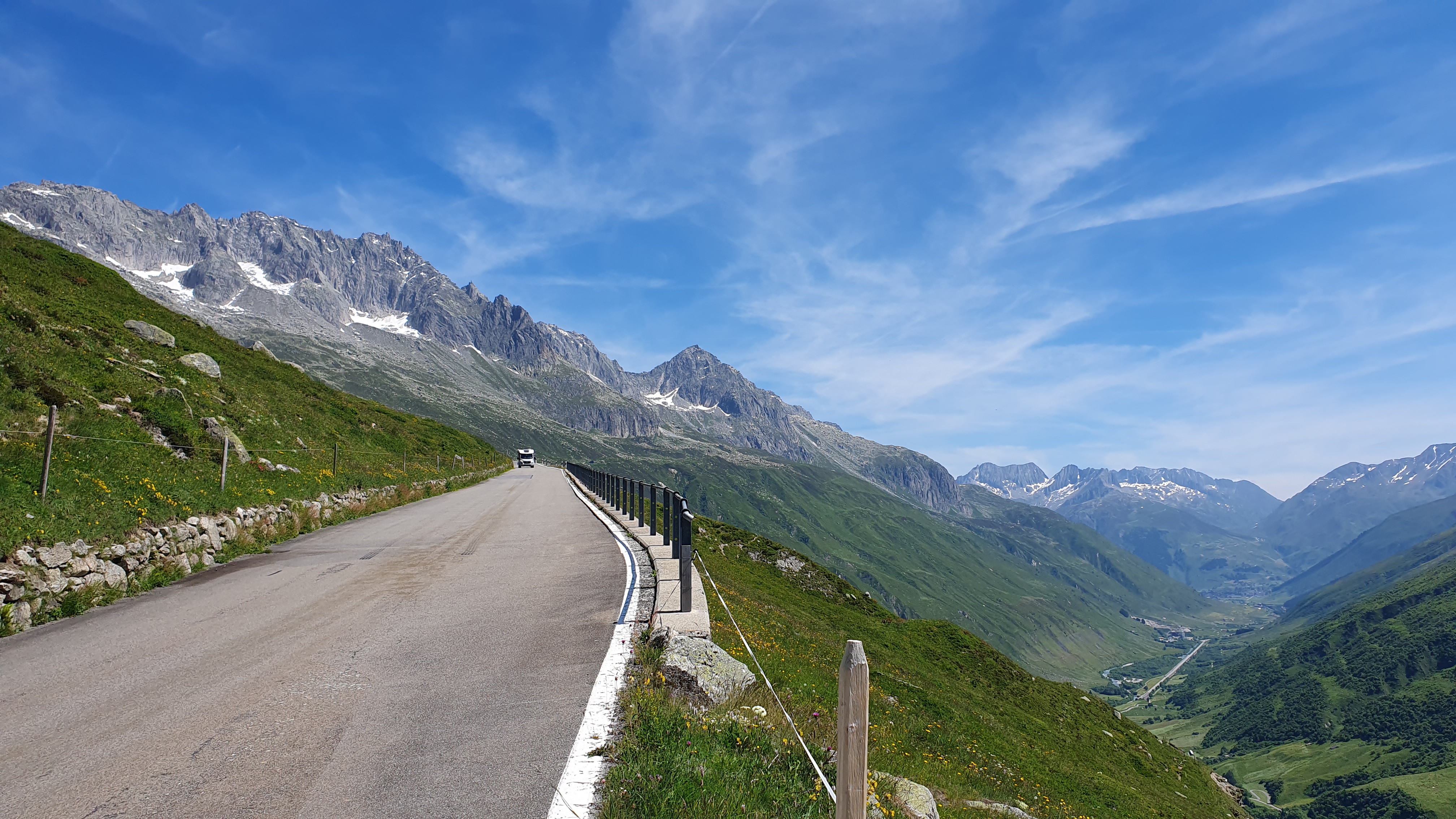 Furkapassstrasse, Blick zurück Richtung Hospental/Urserental – Rennradtour Zentralschweiz