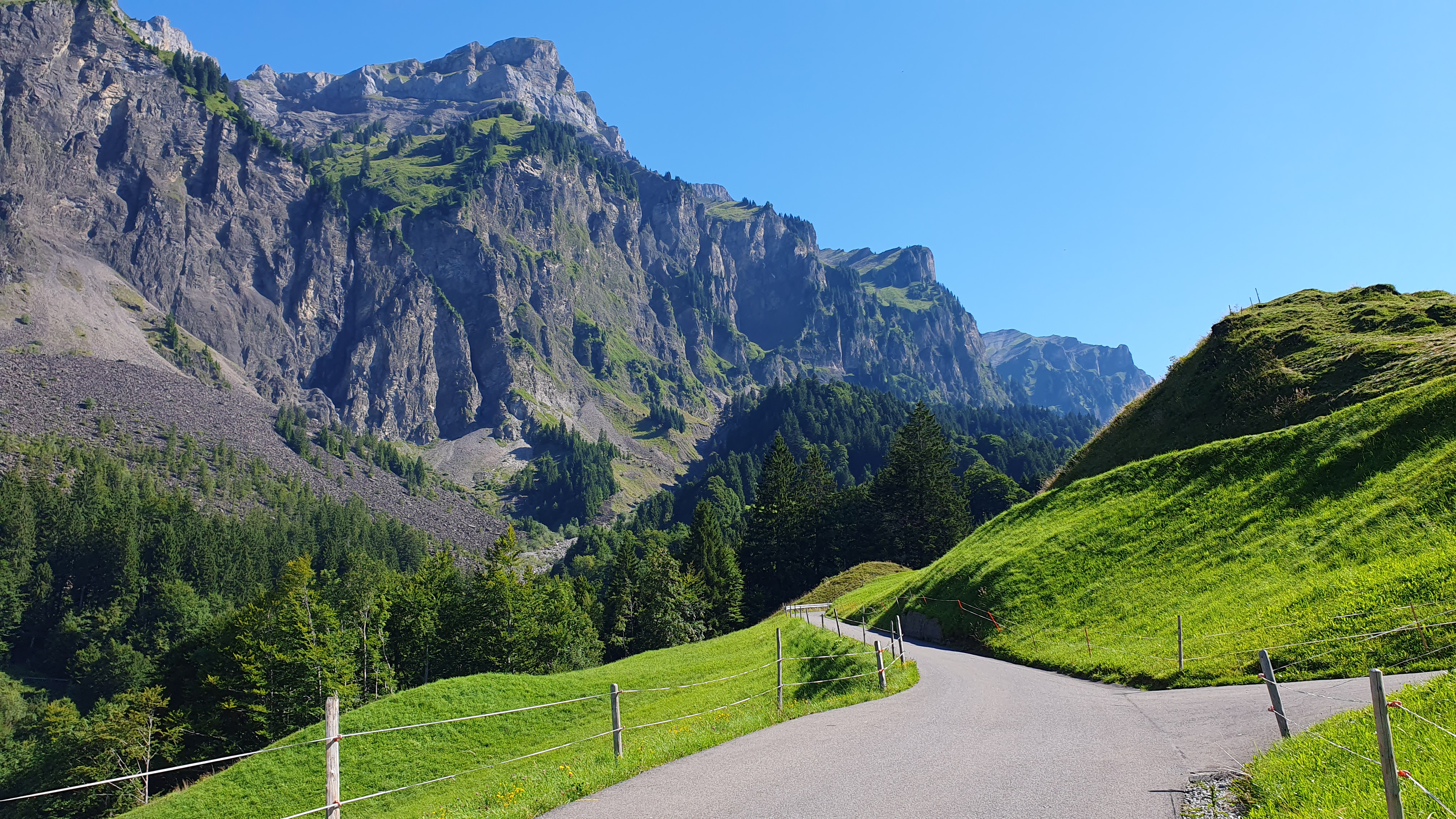 Blick zurück auf das Geleistete - das Strässchen Muotathal-Pragelpass