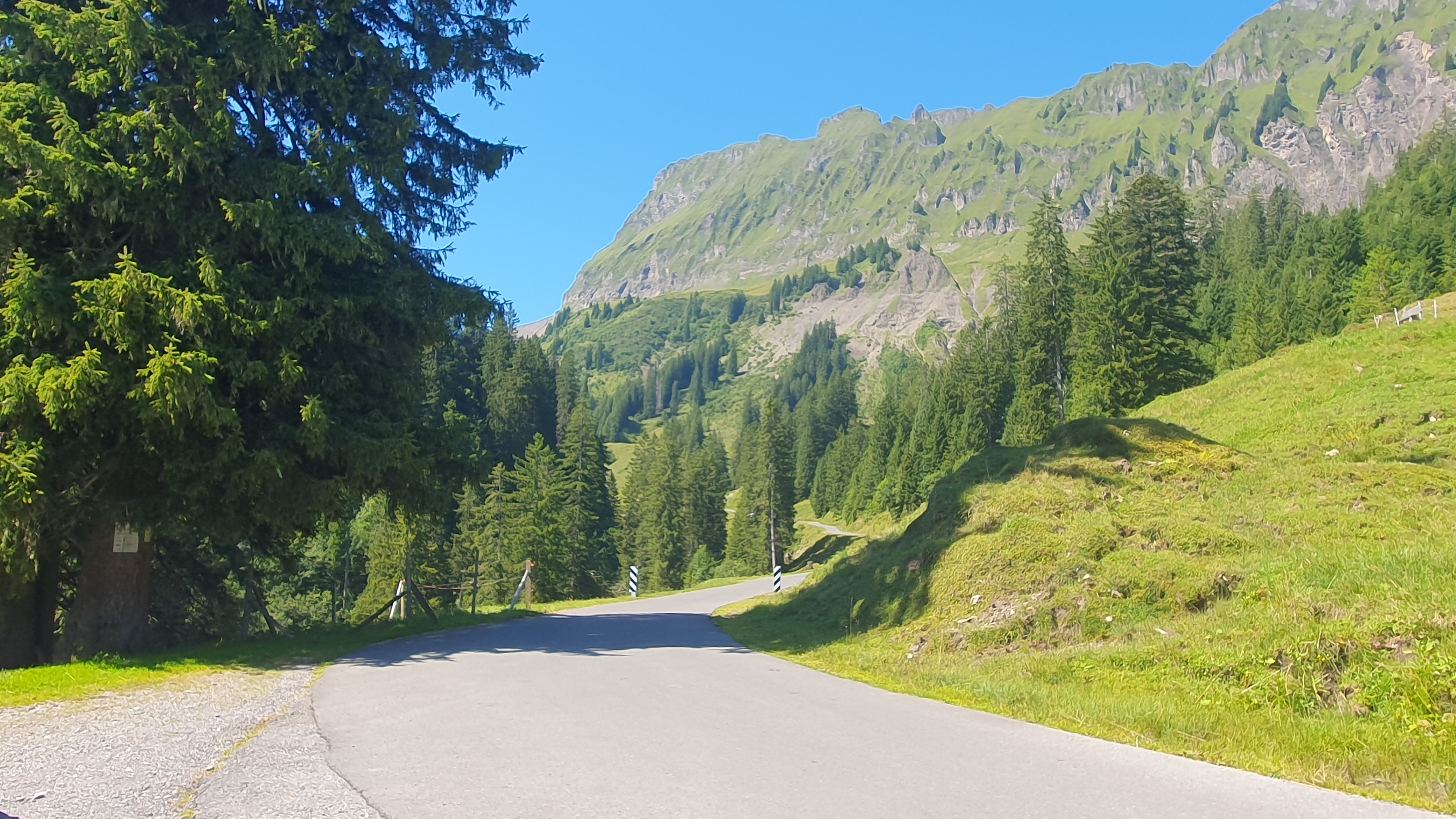 Pragelpassstrasse schon recht weit oben