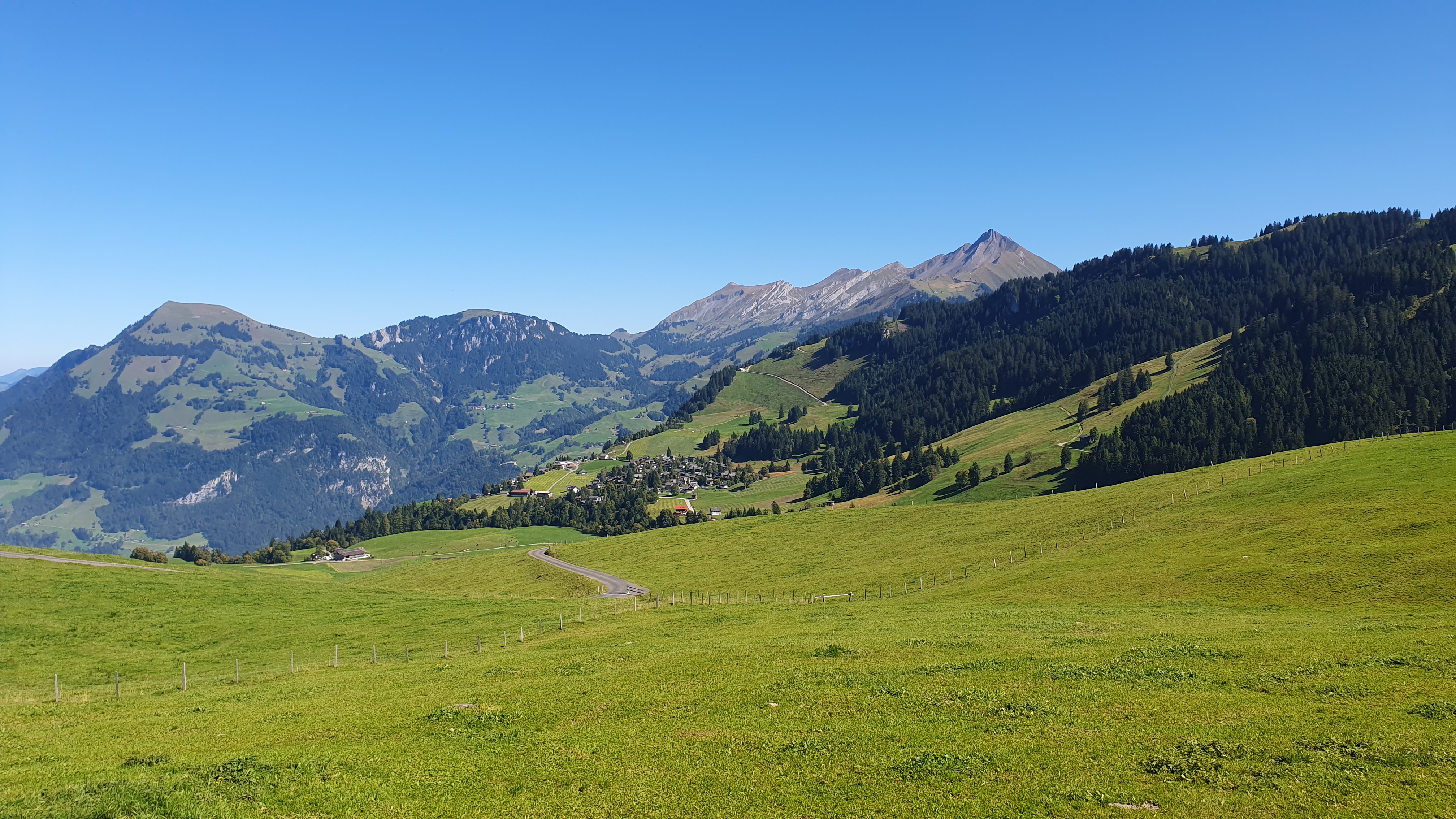 Wirzweli mit Brisen im Hintergrund – Abfahrt vom Ächerlipass