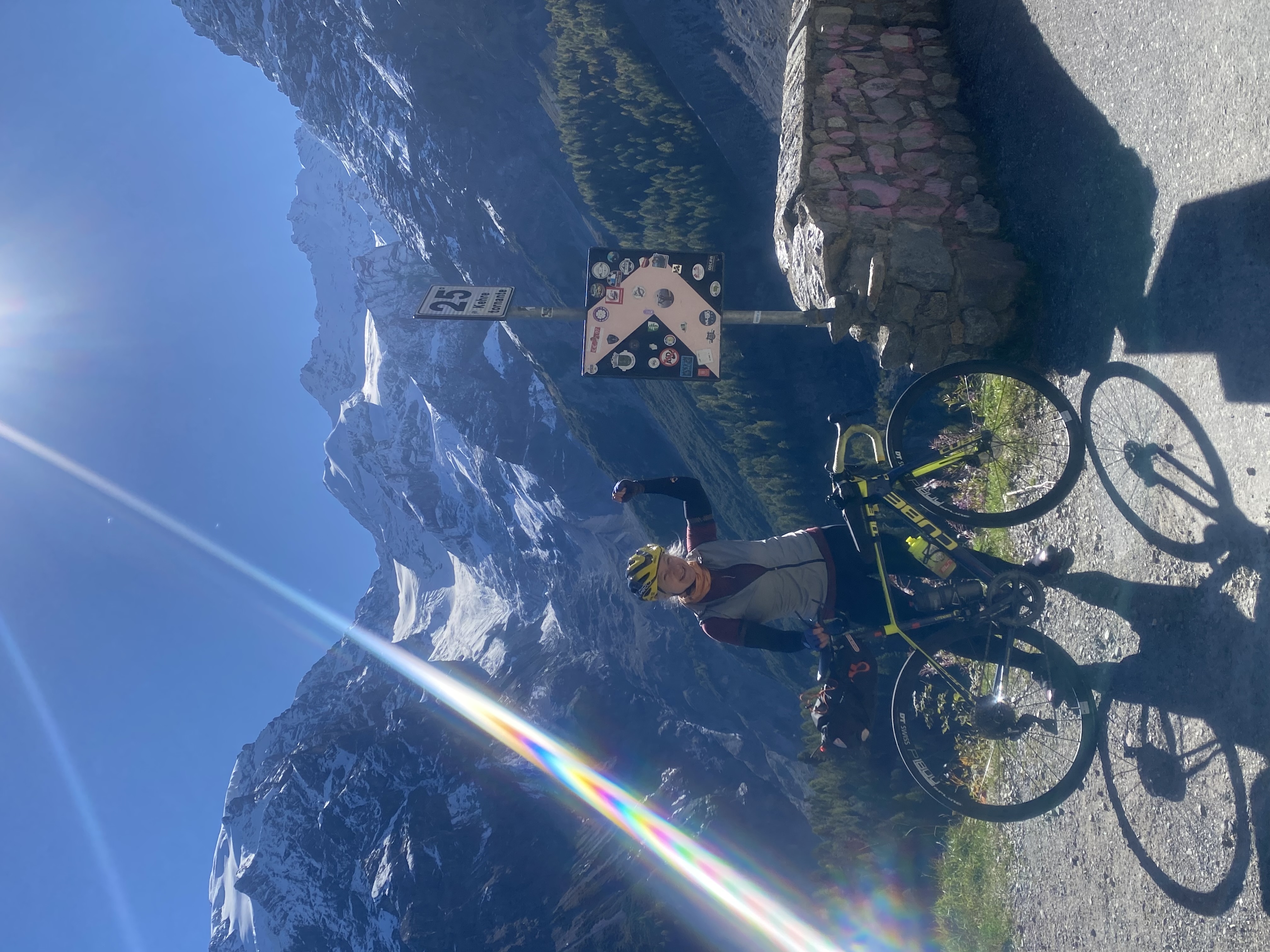 Fotopause bei Kehre 25 auf die Stilfserjochstrasse von Prad; Blick auf Serpentinen und Ortlergruppe