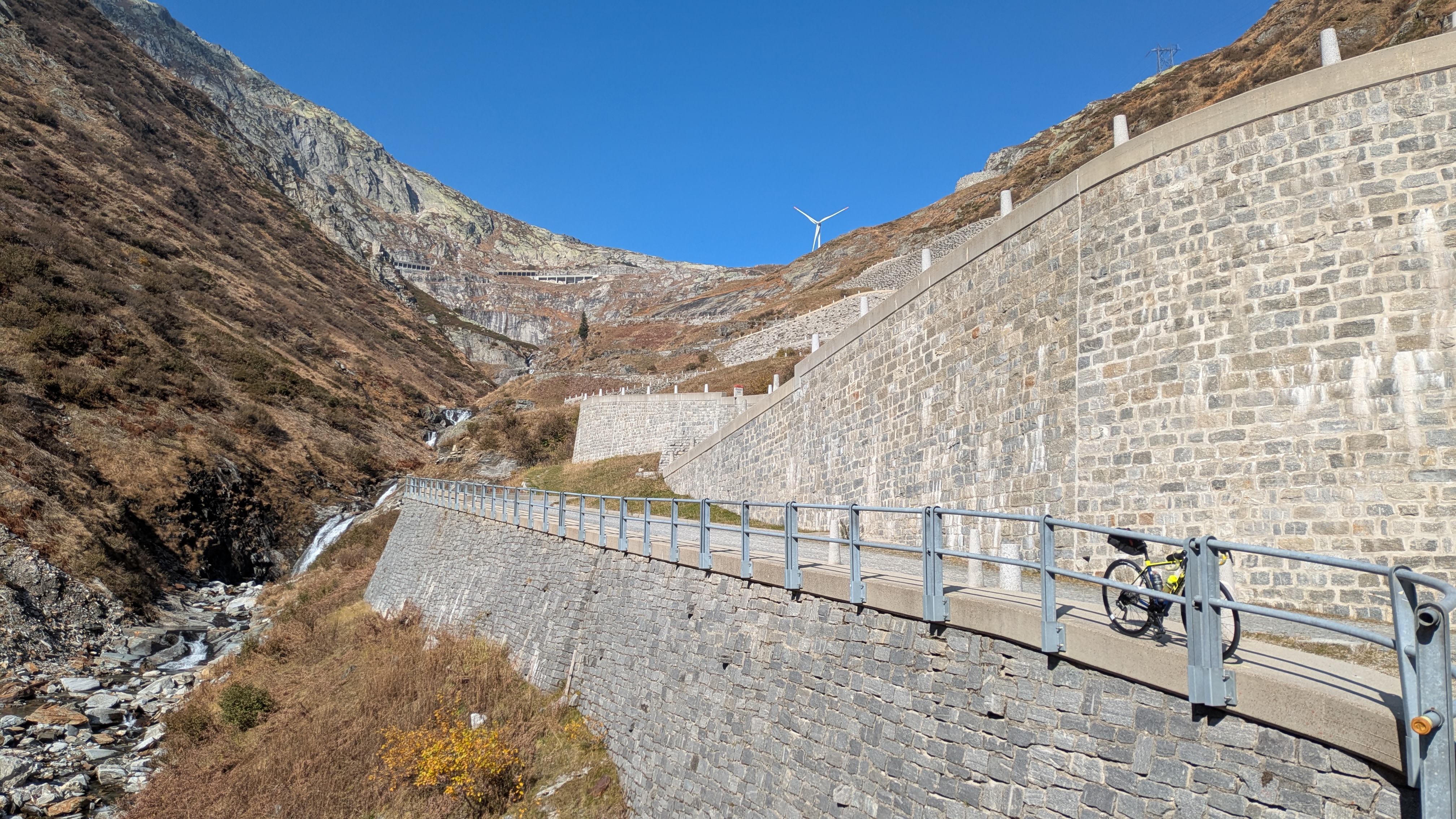 Tremola - 24 legendäre Kehren bis zur Passhöhe des Gotthardpasses.