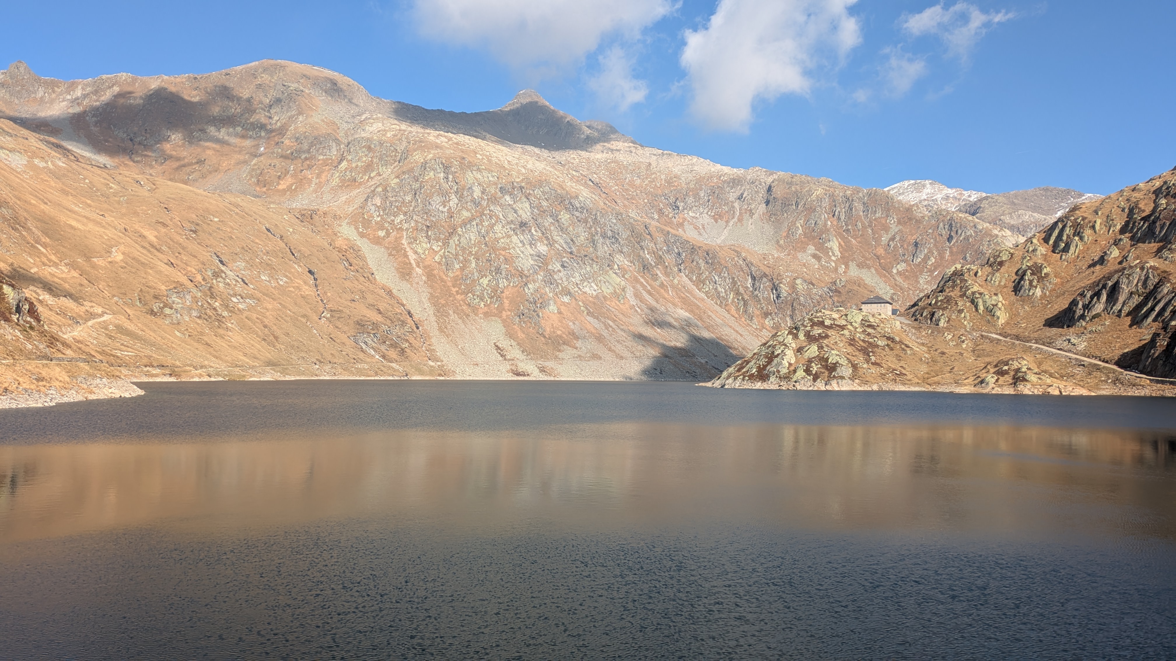 Lago della Sella kurz oberhalb des Gotthardpasses.