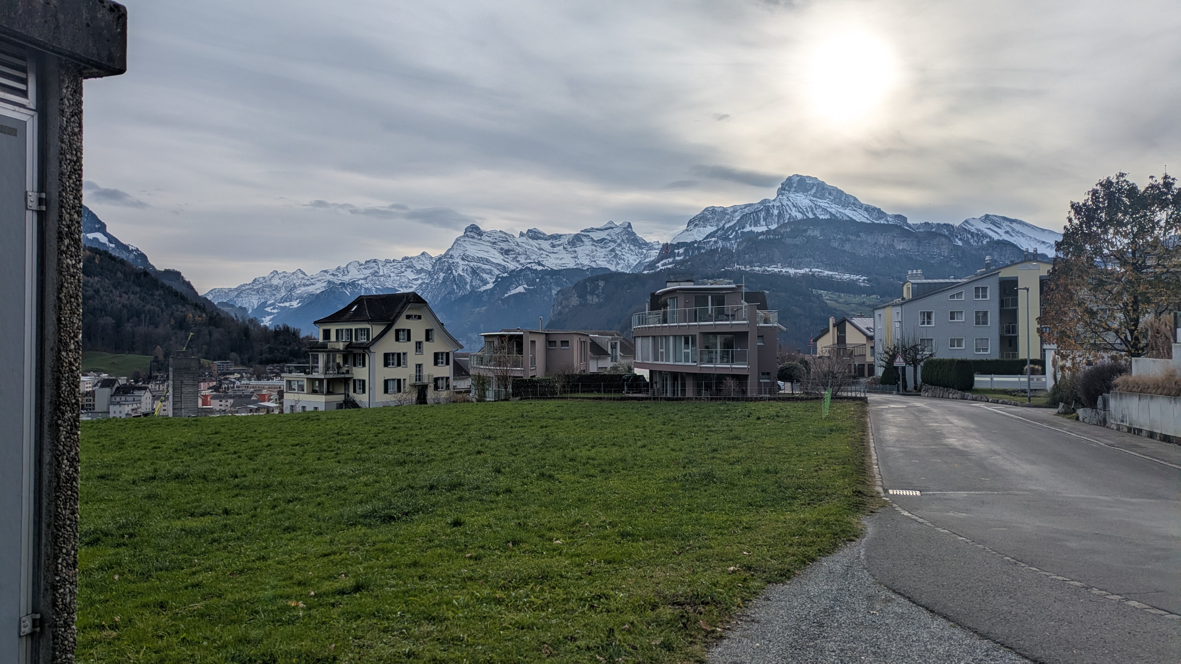 Blick von Brunnen-Wylen Richtung Seelisberg – Rennradtour am Vierwaldstättersee im spätherbstlichen Licht