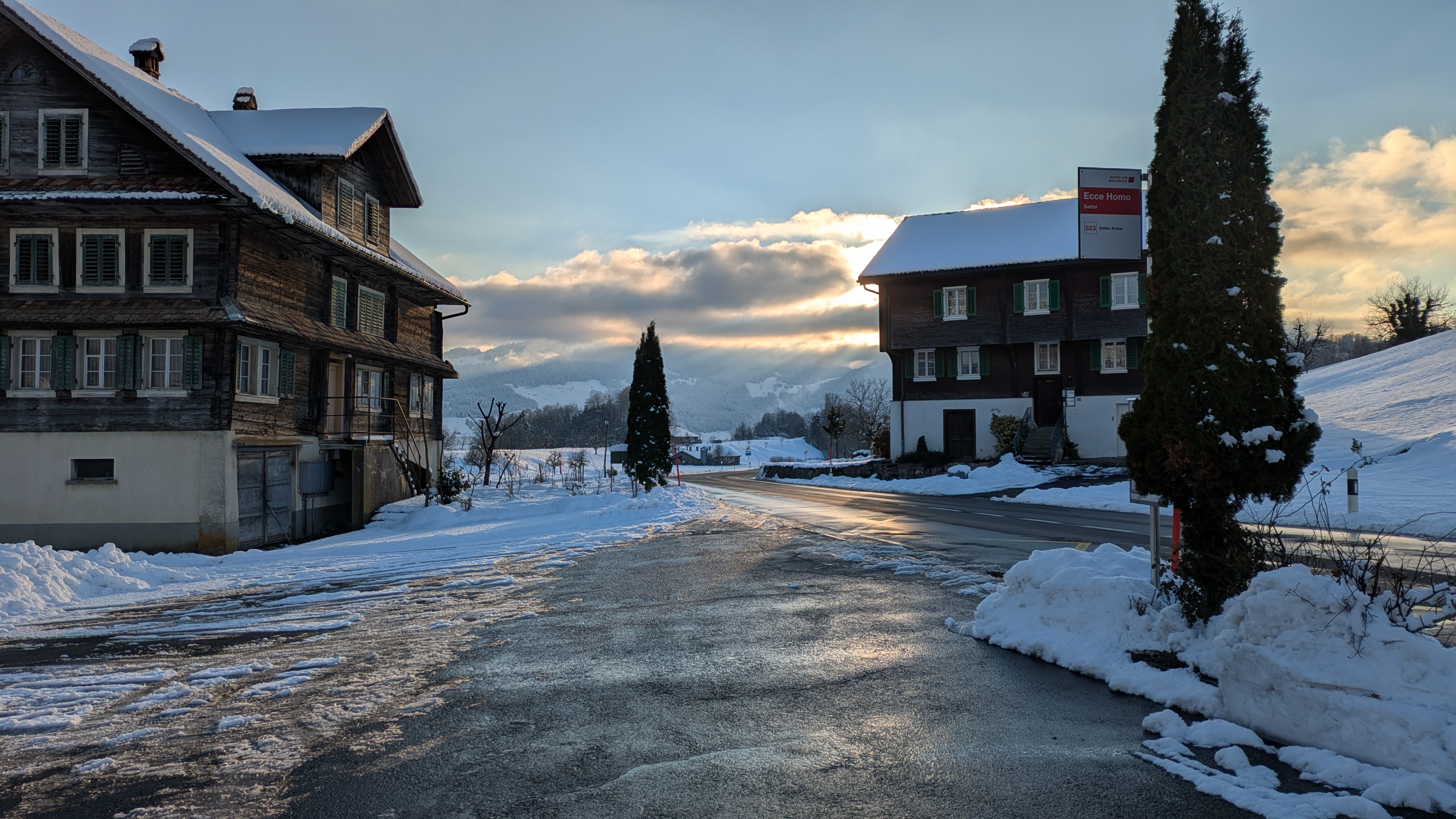 Blick von Ecce Homo zur Rigi, jetzt wolkenverhangen – Winterstimmung auf der Rennradtour